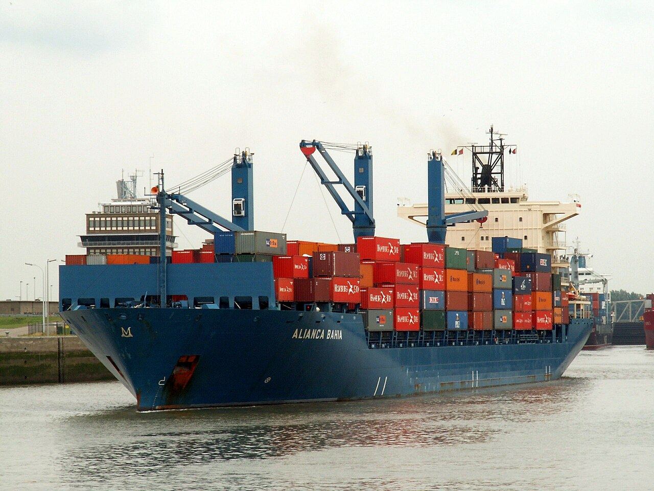 Alianca Bahia - IMO 9251846 - Callsign A8IH2, Port of Antwerp 27-Jul-2005