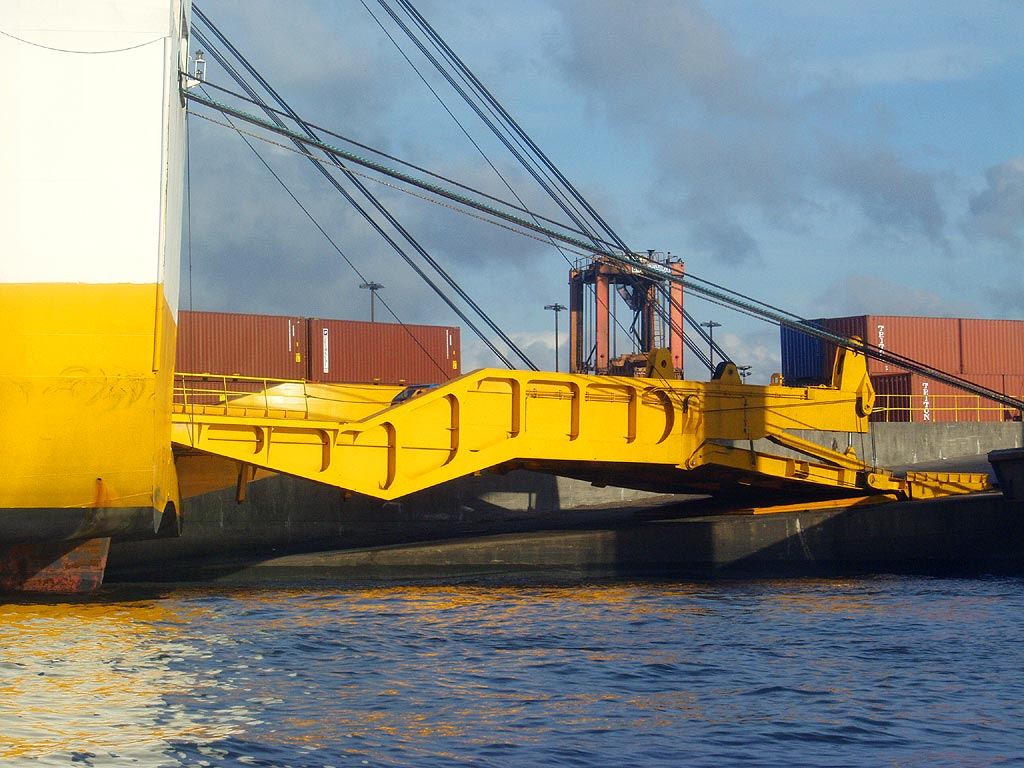 RoRo Grimaldi Grande Argentina Laderampe