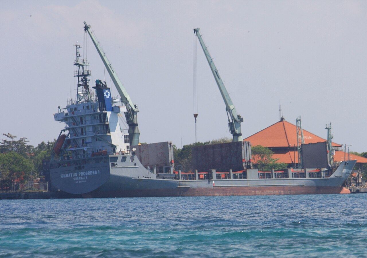 "MERATUS PROGRESS 1" (IMO- 9160956), Benoa Harbour, Denpasar, Bali, August 19 2012. (7892224696)