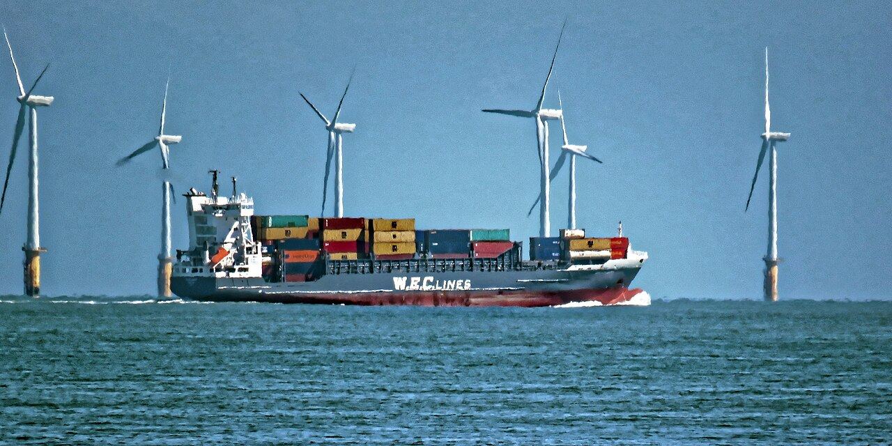 W.E.C. Lines container ship and Thanet Wind Farm off Broadstairs, Kent 1